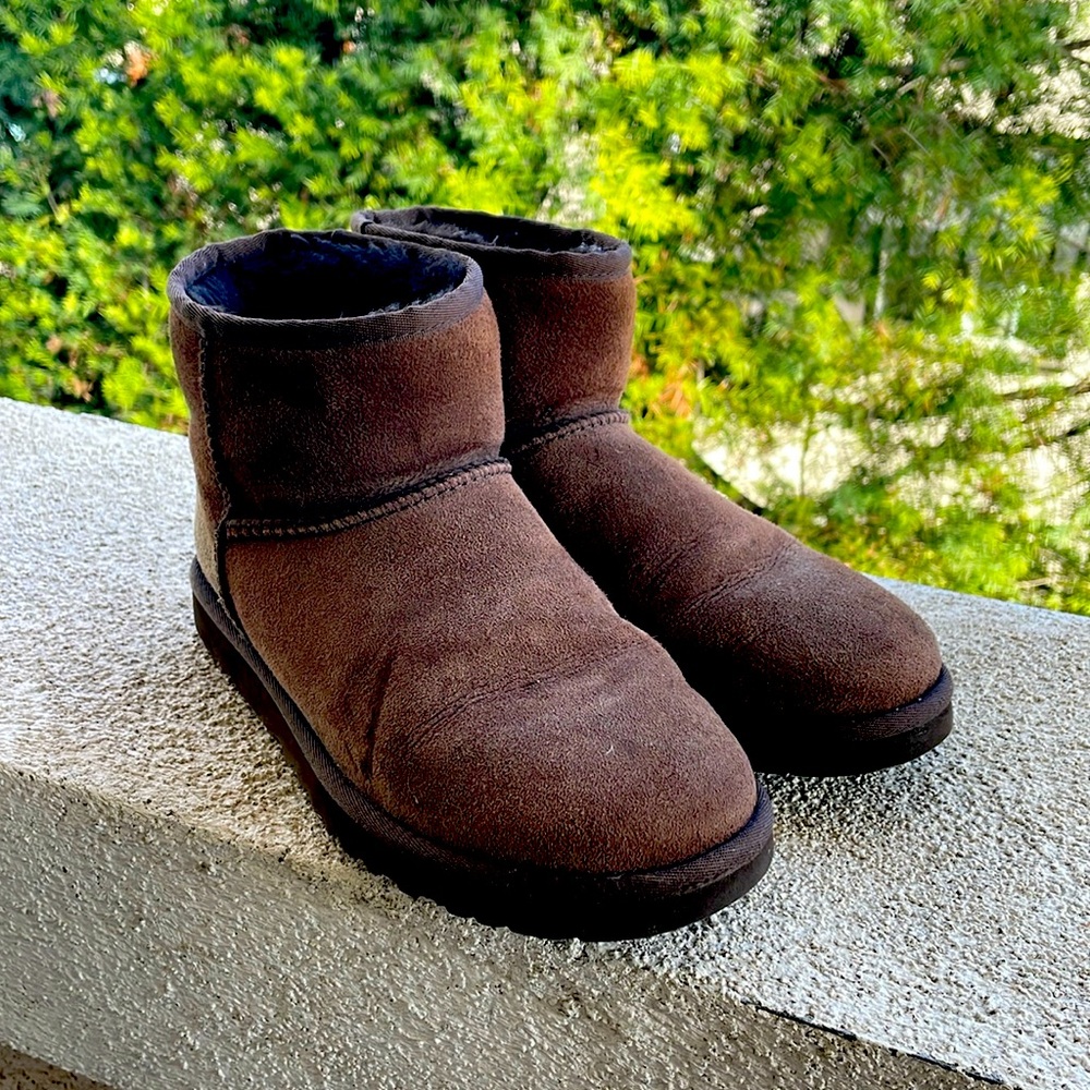 Ugg classic mini choco brown size 8